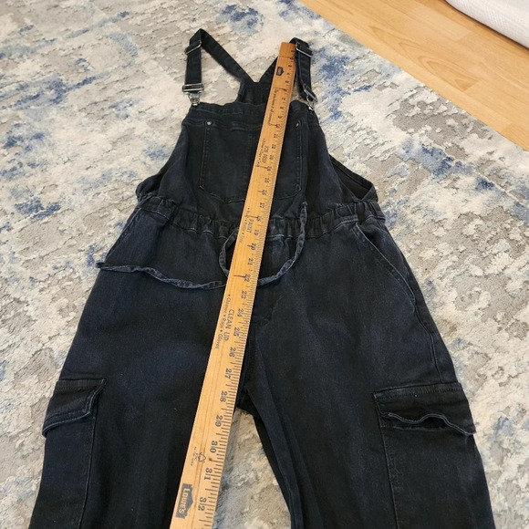 Almost Famous Black Stretch Denim Jogger Cargo Overalls. Size Large - Picture 15 of 16